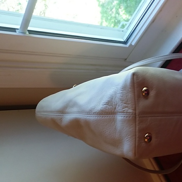 Michael Kors Excellent Condition Soft Off White Pebble Leather - Picture 6 of 12